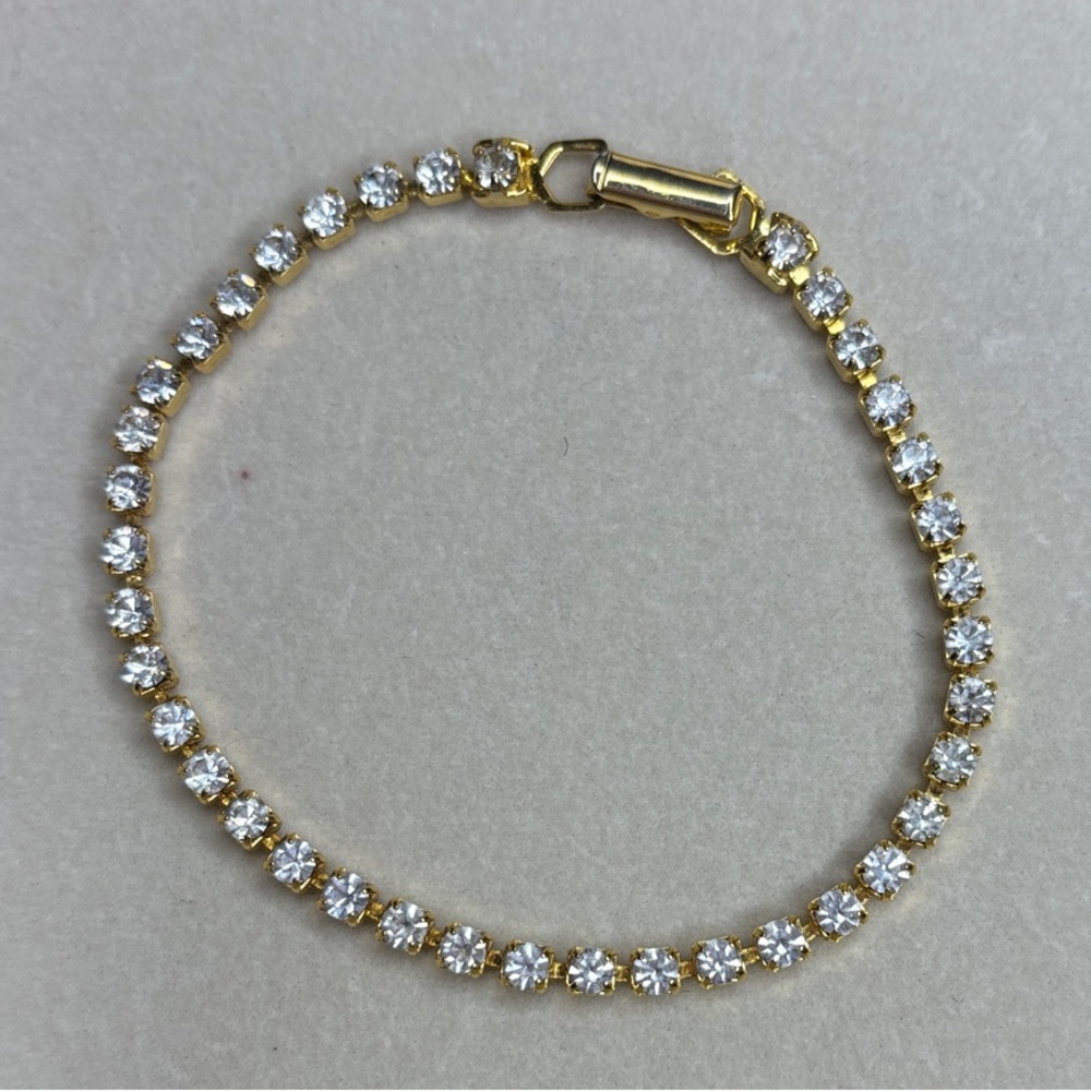 Elegant Gold Tone and Rhinestone Tennis Bracelet (Tarnish Free) 7.25”